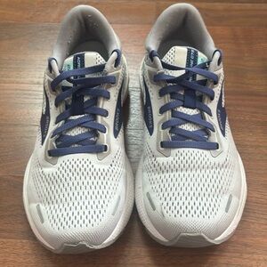 Brooks Adrenaline GTS 22, women’s, 9.5, grey/blue